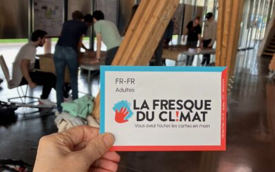 Toutes les cartes en main avec la fresque du climat