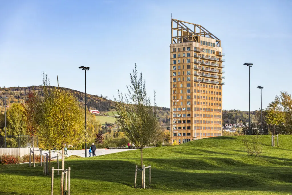 La tour Mjøstårnet le bâtiment en bois le plus haut du monde