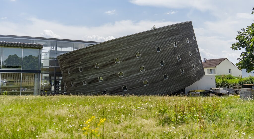 Extérieur de l'amphithéâtre Philippe SEGUIN de l'ENSTIB